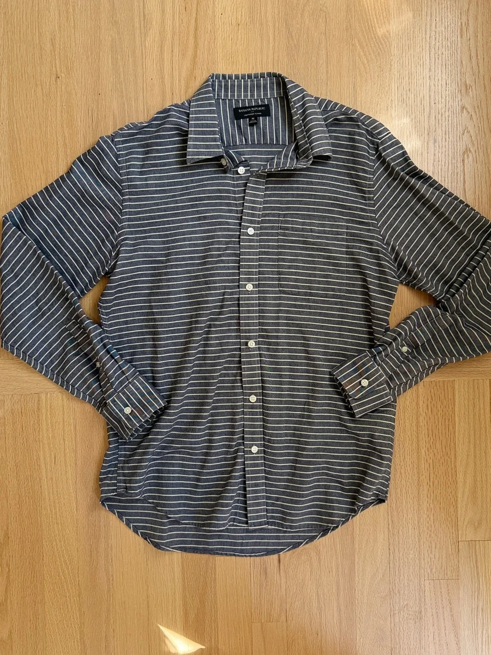 Banana Republic Men's M Lightweight Flannel Shirt Gray White Striped Button Down
